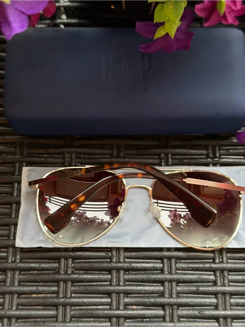 (UNISEX) SUNGLASSES BY GAP